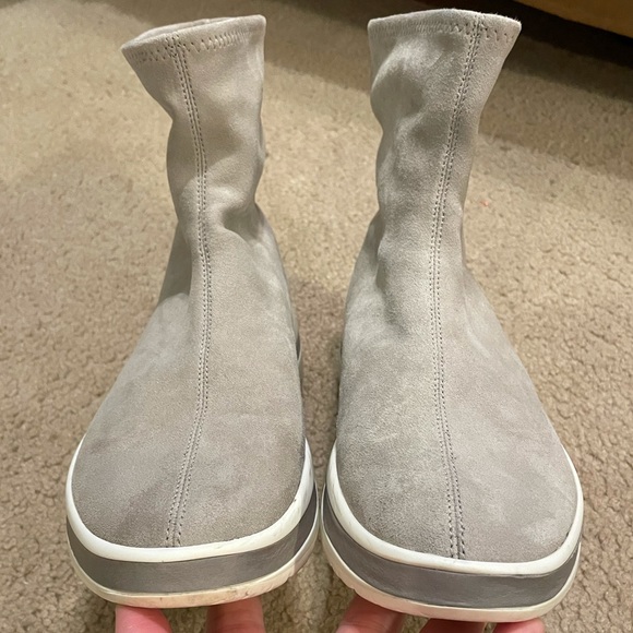 Stuart Weitzman Sneaker Sock Bootie Shoes Women’s 7.5 Seal Light Taupe HTF! - Picture 10 of 16